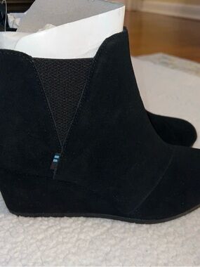 Toms Kelsey Black Suede Boots 9.5 NWT Box